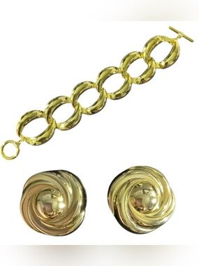 Vintage 1980’s GoldTone ChainLink Bracelet with Pair of Round Clip on Earrings.